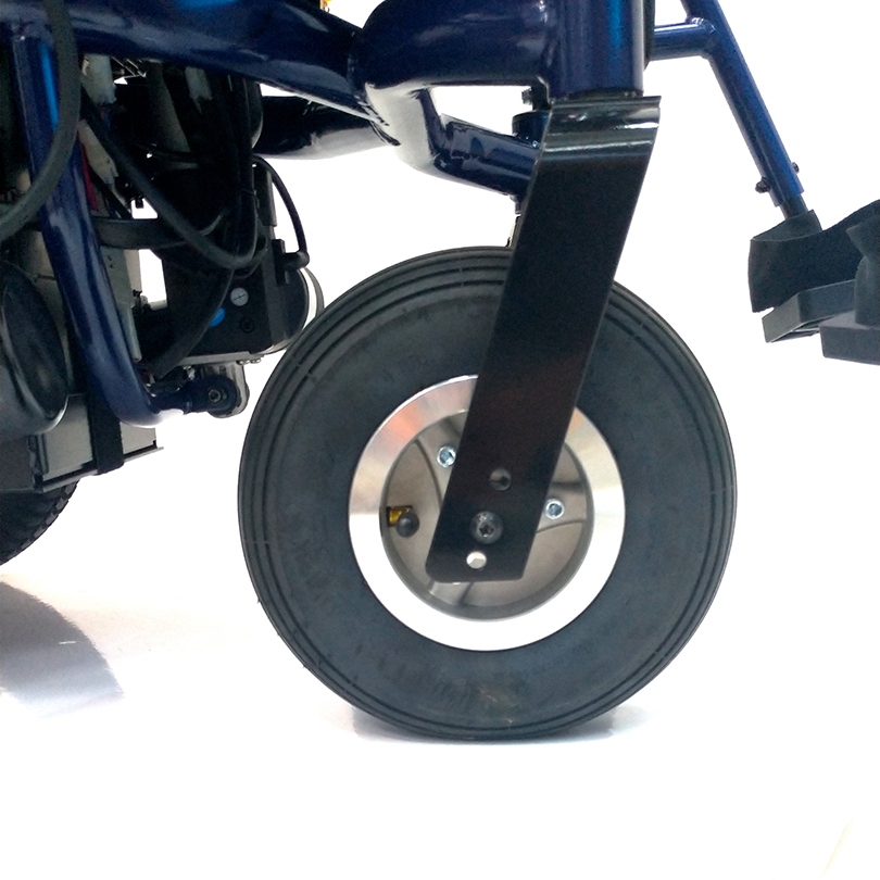 Передние колеса с цельнолитыми или пневматическими шинами.jpg